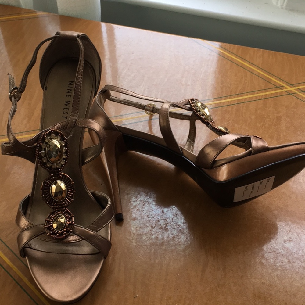 Sandals - Picture 2 of 4